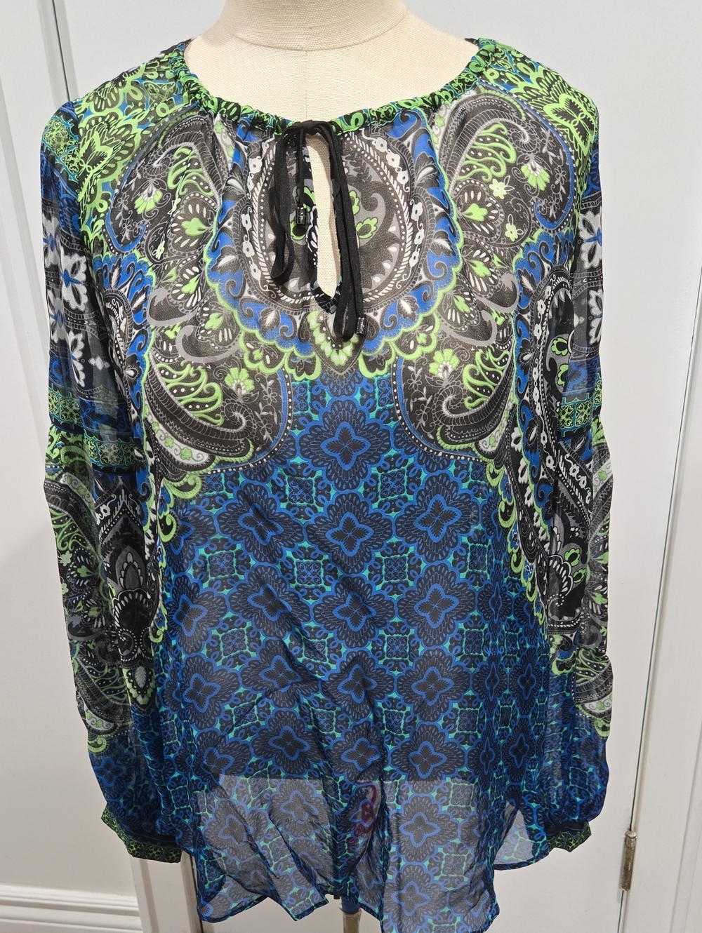 Hale Bob 100% Silk Long Sleeves Top NWT sz Medium